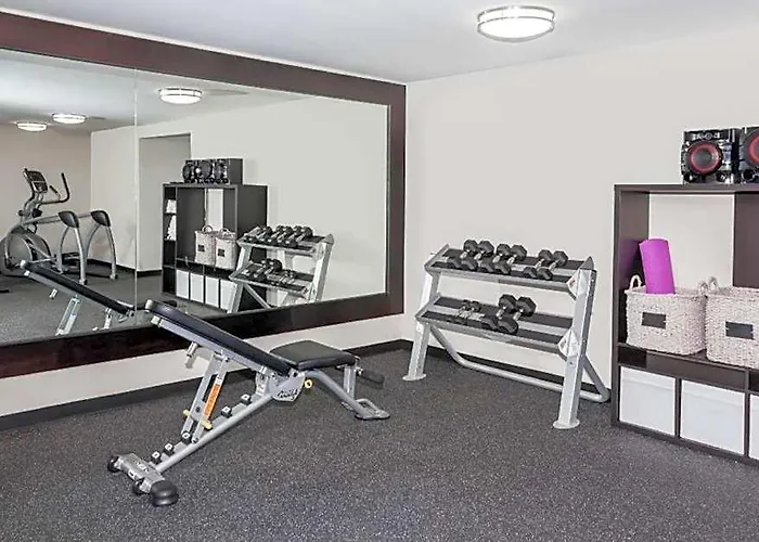 Baymont By Wyndham Hotel Glenview
