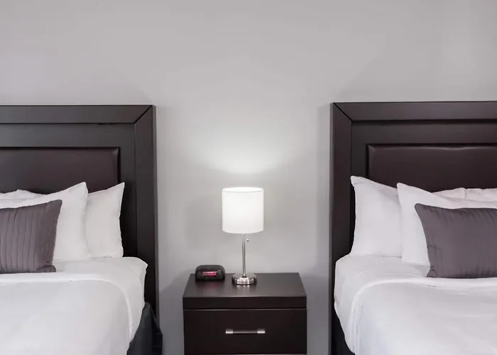 Hotel Baymont By Wyndham Glenview